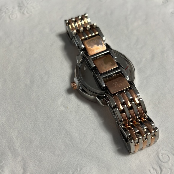 Isaac Mizrah watch - Picture 4 of 4